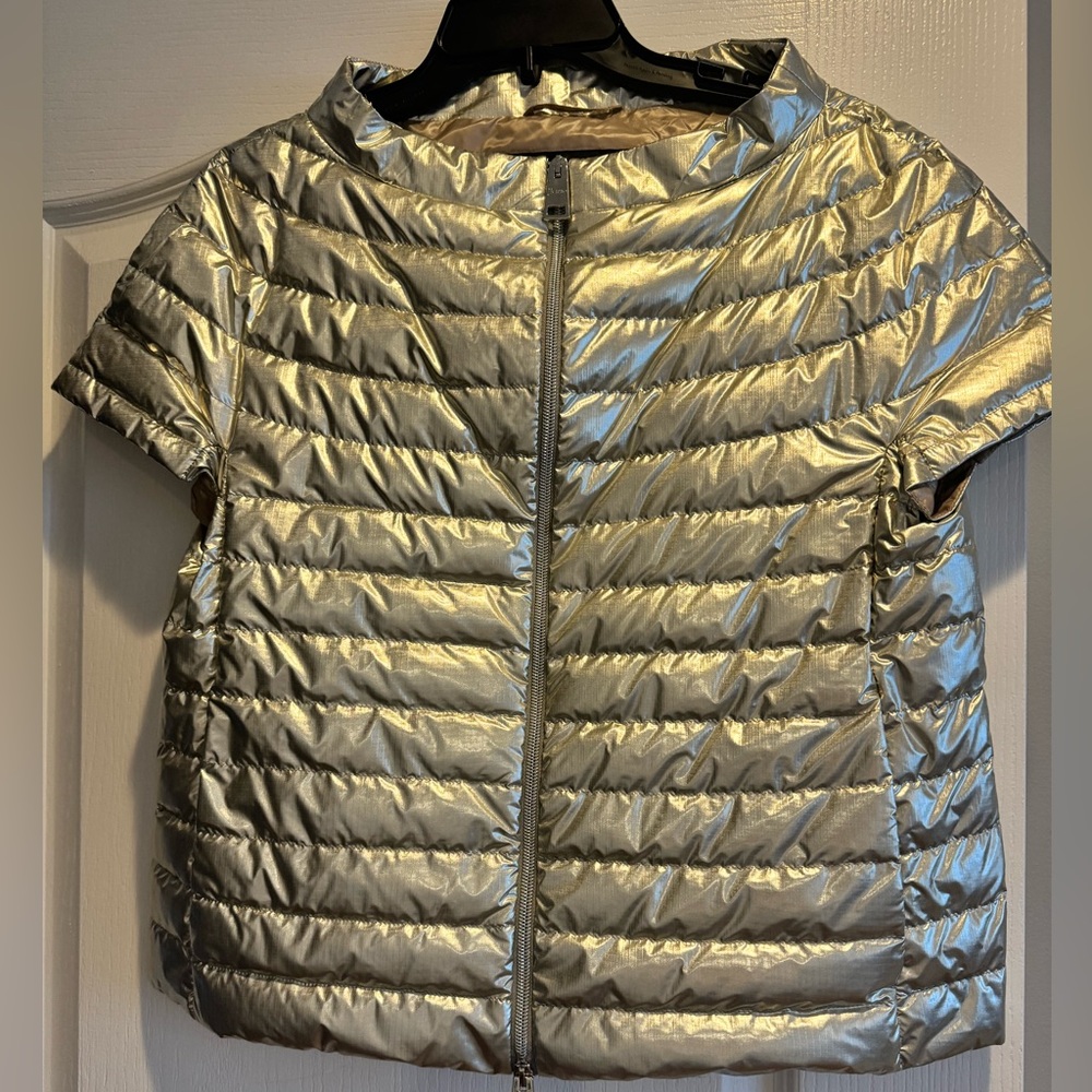 Herno Cap Sleeve Puffer in great condition